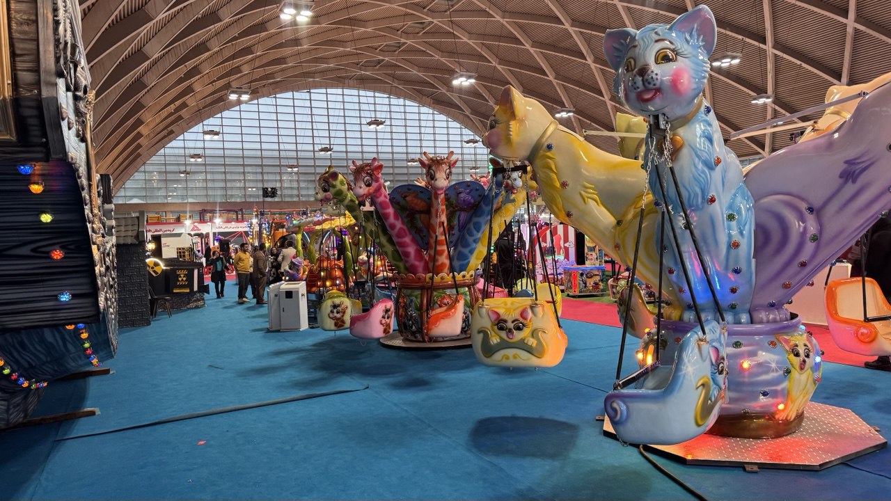 وسایل شهربازی سرپوشیده شادی سازان دورنگاه